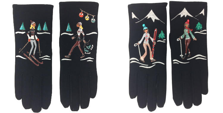 Les gants fantaisie, les skieuses, de la maison Quand les poules auront des gants, sont peints à la main et taille unique, Val D'Isère (à gauche) ou Courchevel (à droite)