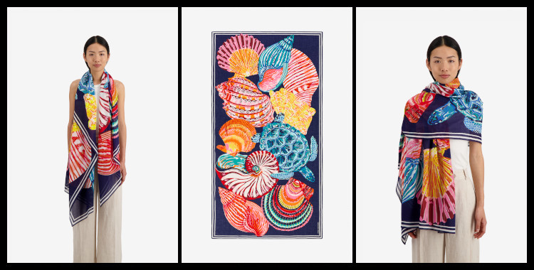 foulard paréo en coton imprimé, les Galapagos, ses tortues géantes et ses coquillages, en bleu marine