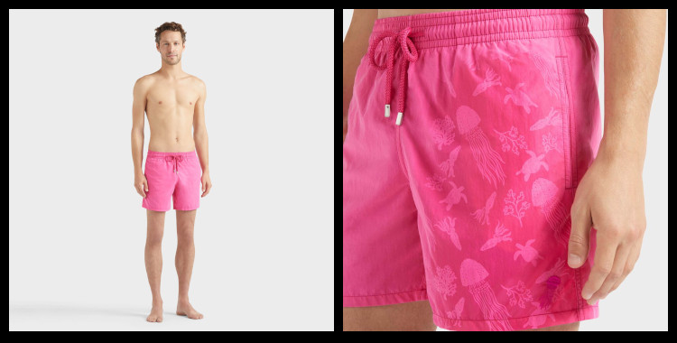 Ce short de bain Vilebrequin, homme, ceinture élastique avec cordon, tissu aquaréactif imprimé tortues et méduses qui apparait au contact de l'eau, en coloris rose, bougainvillier. Short porté par un mannequin homme.
