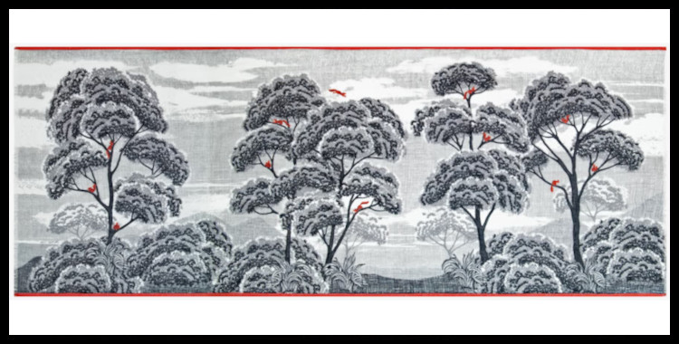 étole , paréo inoui éditions représente des écureuils dans les arbres, en gris.