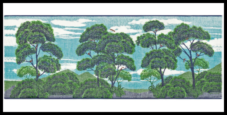 étole , paréo inoui éditions représente des écureuils dans les arbres, en vert.